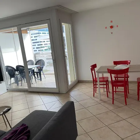 2,5 Con Piscina Nel Cuore Di Appartamento